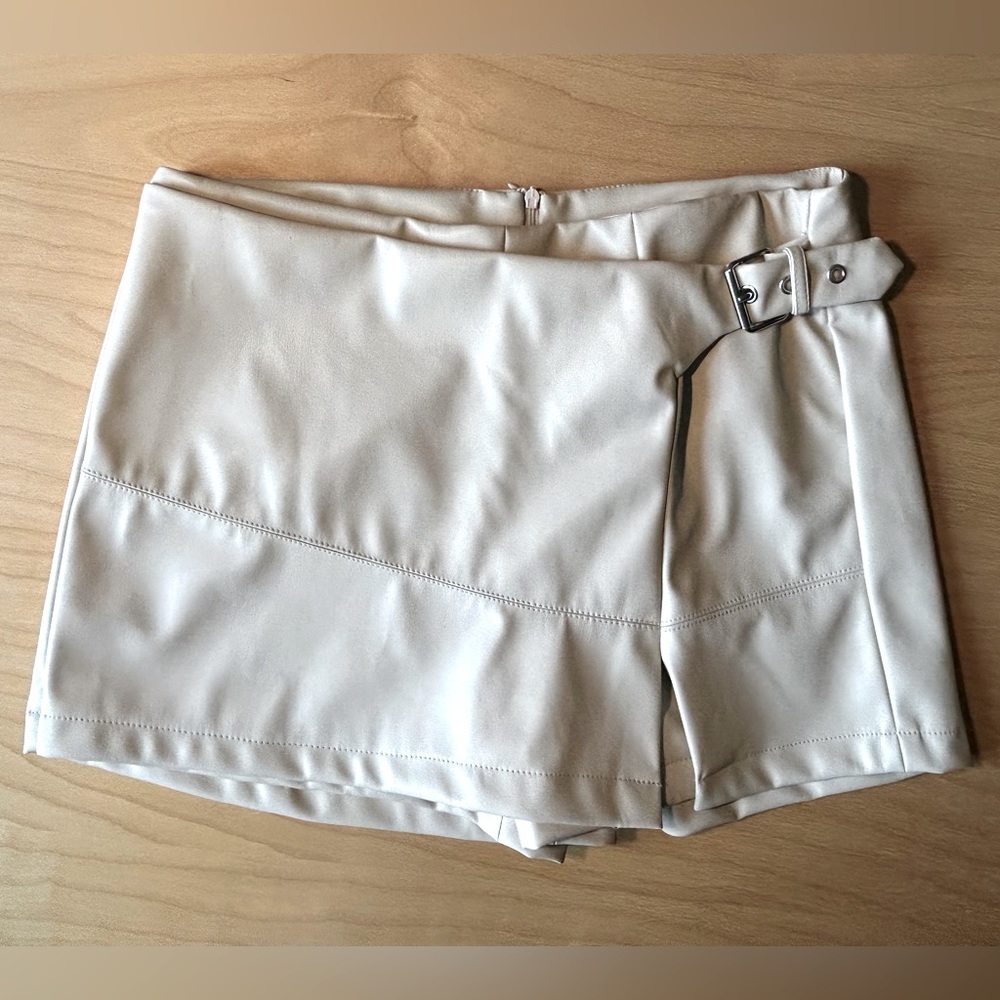Wet Seal Faux Cream Leather Skort- Sz L